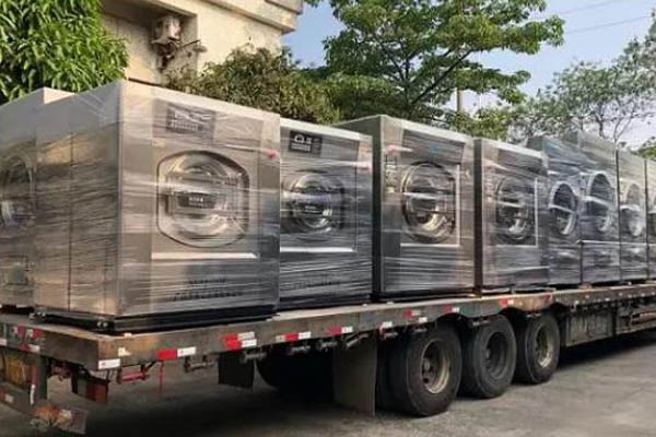 海鑫機電拼速度、高效率地完成7臺工業(yè)洗脫機的發(fā)貨任務(wù)